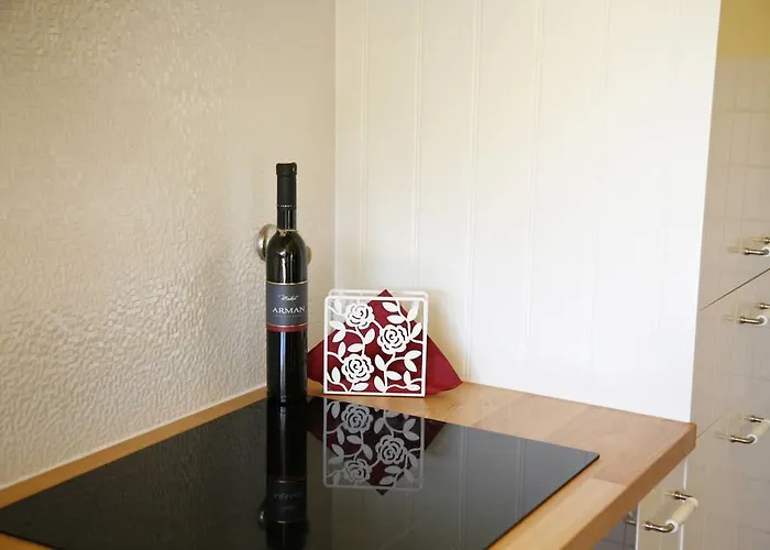 Ema アパート ポレッチ